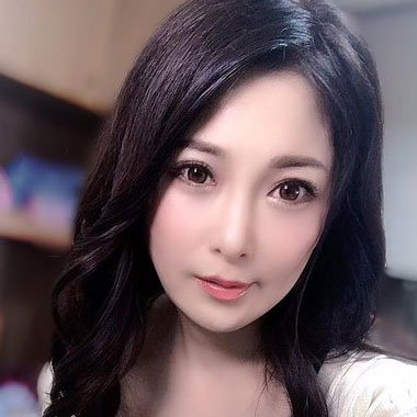 一色桃子(Isshiki Momoko)个人资料照片