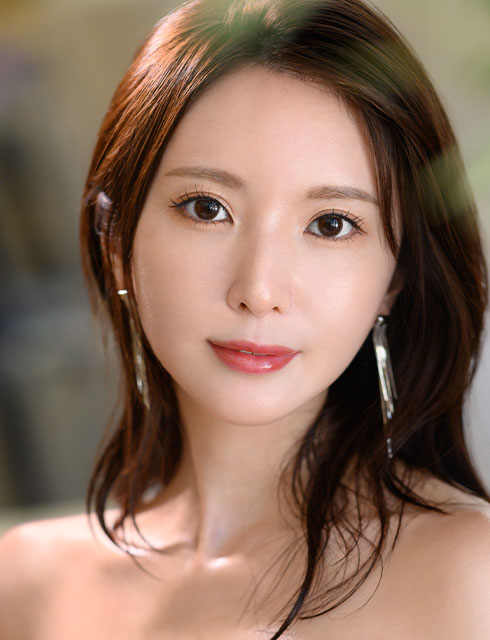 新妻優香(新妻ゆうか)个人资料照片
