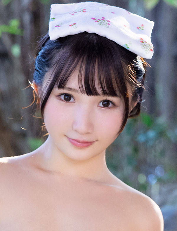 Kana Yura (由良かな) Profile Photo